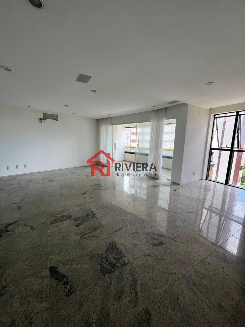 Apartamento à venda com 3 quartos, 200m² - Foto 3