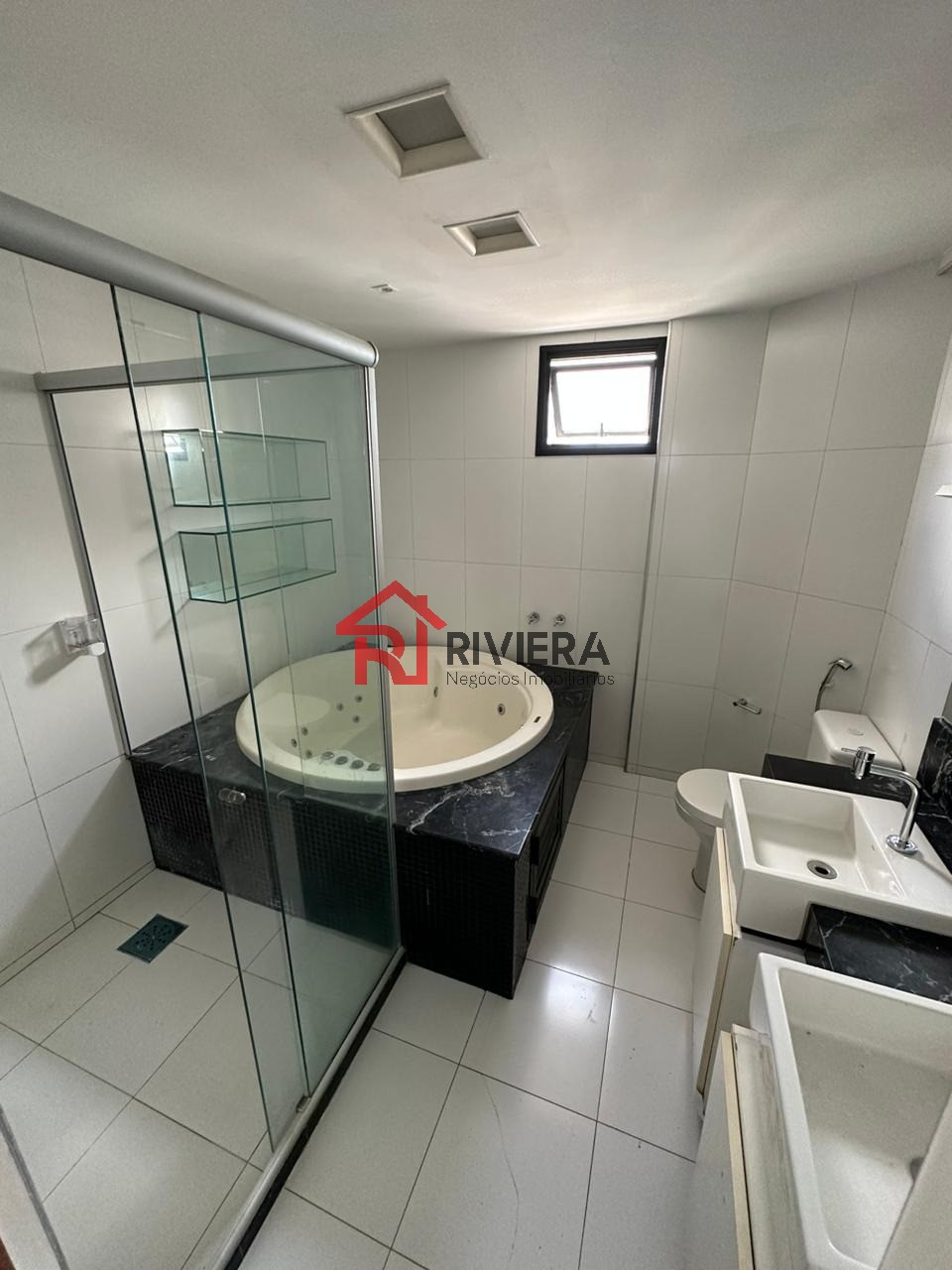 Apartamento para alugar com 4 quartos, 245m² - Foto 2