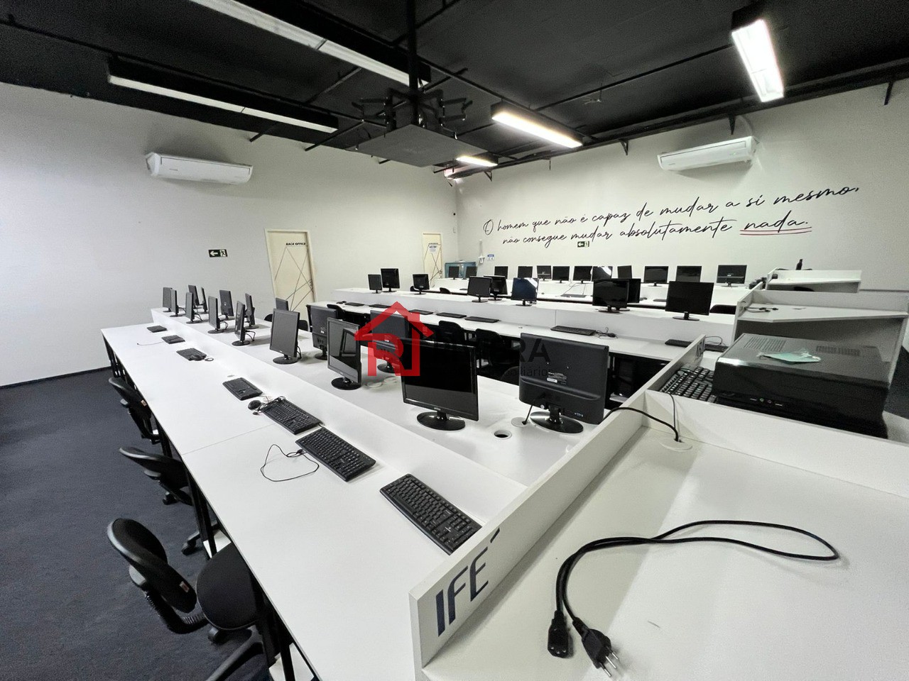 Loja-Salão, 300 m² - Foto 1