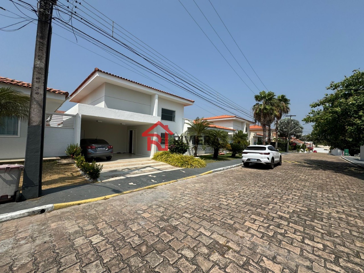 Casa à venda com 3 quartos, 300m² - Foto 1