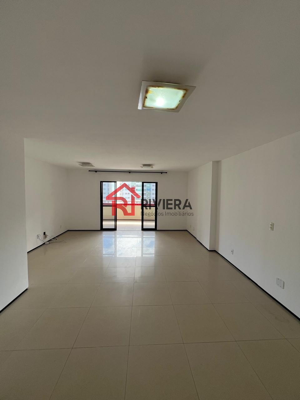 Apartamento à venda com 4 quartos, 210m² - Foto 2