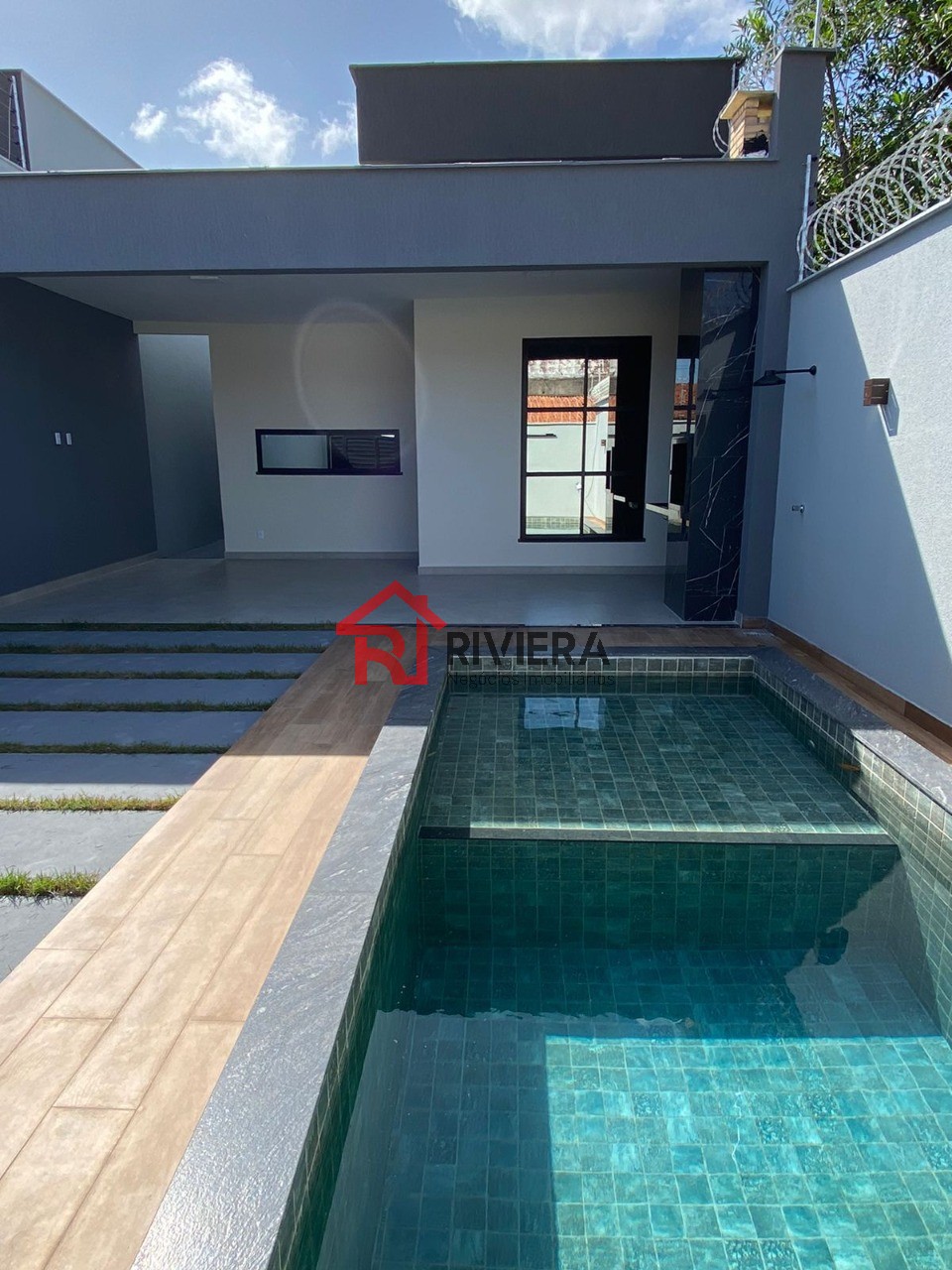 Casa à venda com 3 quartos, 255m² - Foto 2