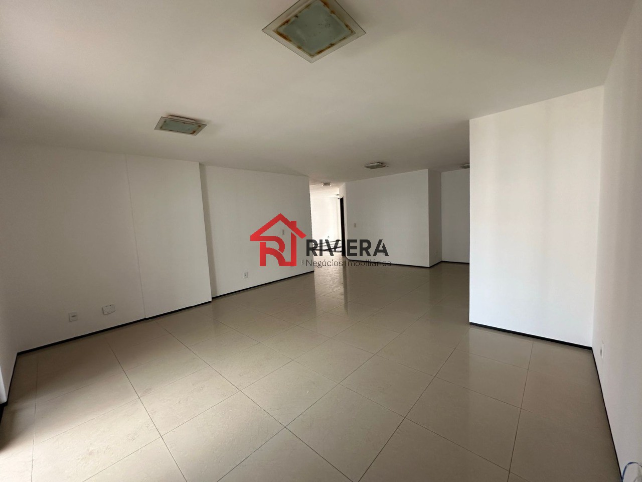 Apartamento à venda com 4 quartos, 200m² - Foto 2