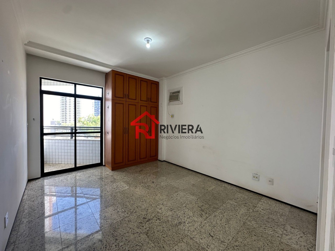 Apartamento à venda com 3 quartos, 217m² - Foto 5