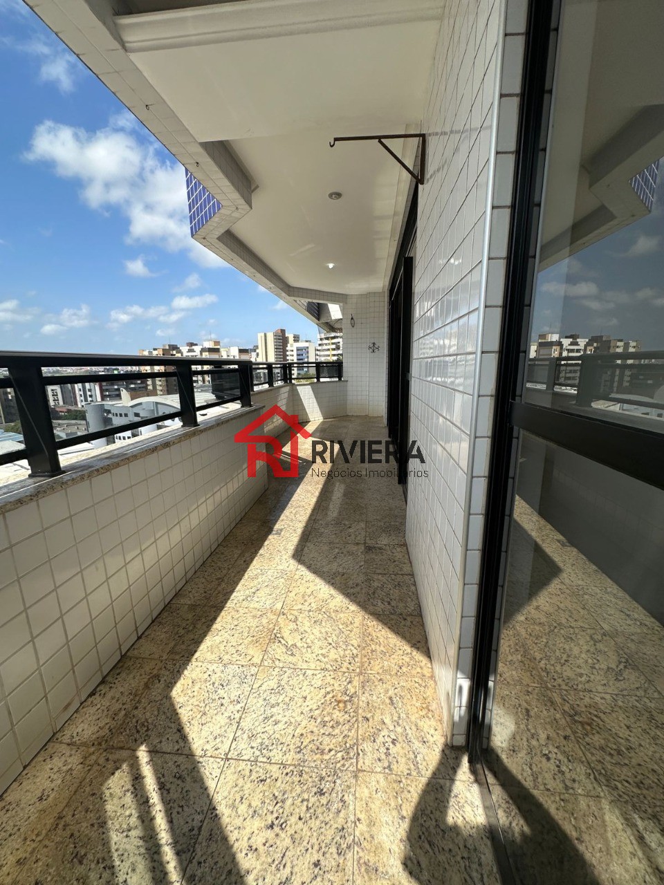 Apartamento à venda com 3 quartos, 217m² - Foto 4