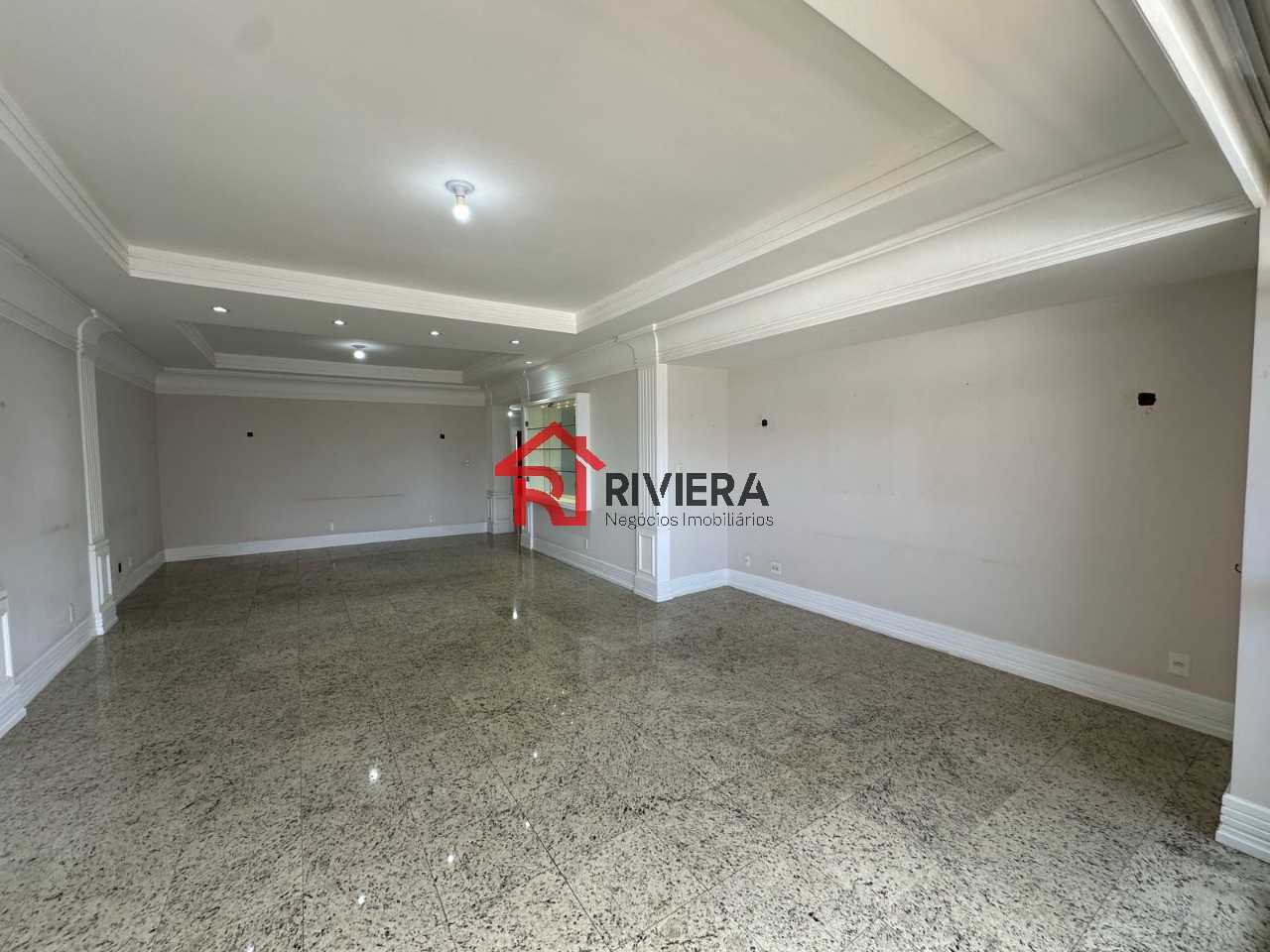 Apartamento à venda com 3 quartos, 217m² - Foto 3