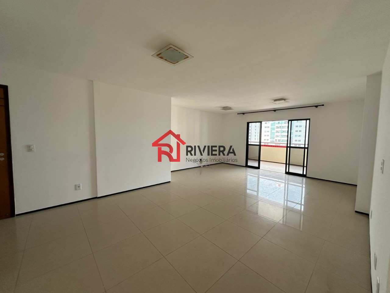 Apartamento à venda com 4 quartos, 200m² - Foto 1