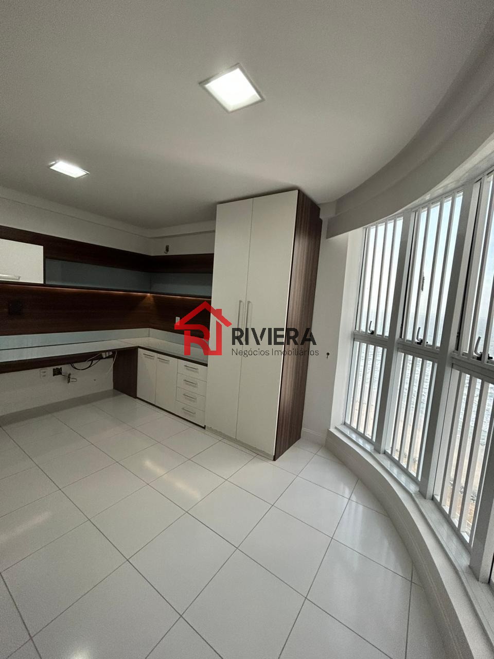 Apartamento para alugar com 4 quartos, 200m² - Foto 12