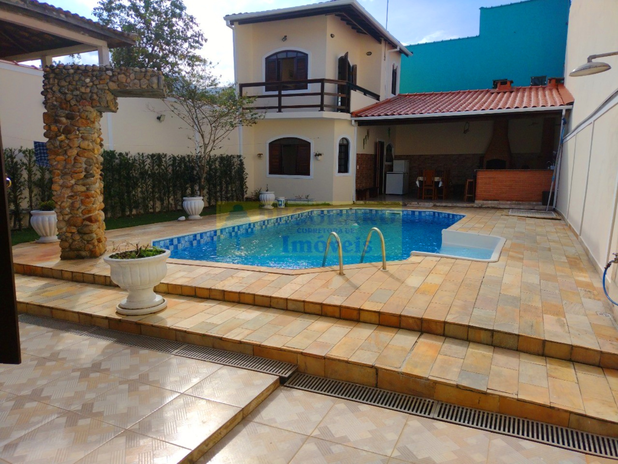 Casa com Piscina a Venda na Martim de Sa