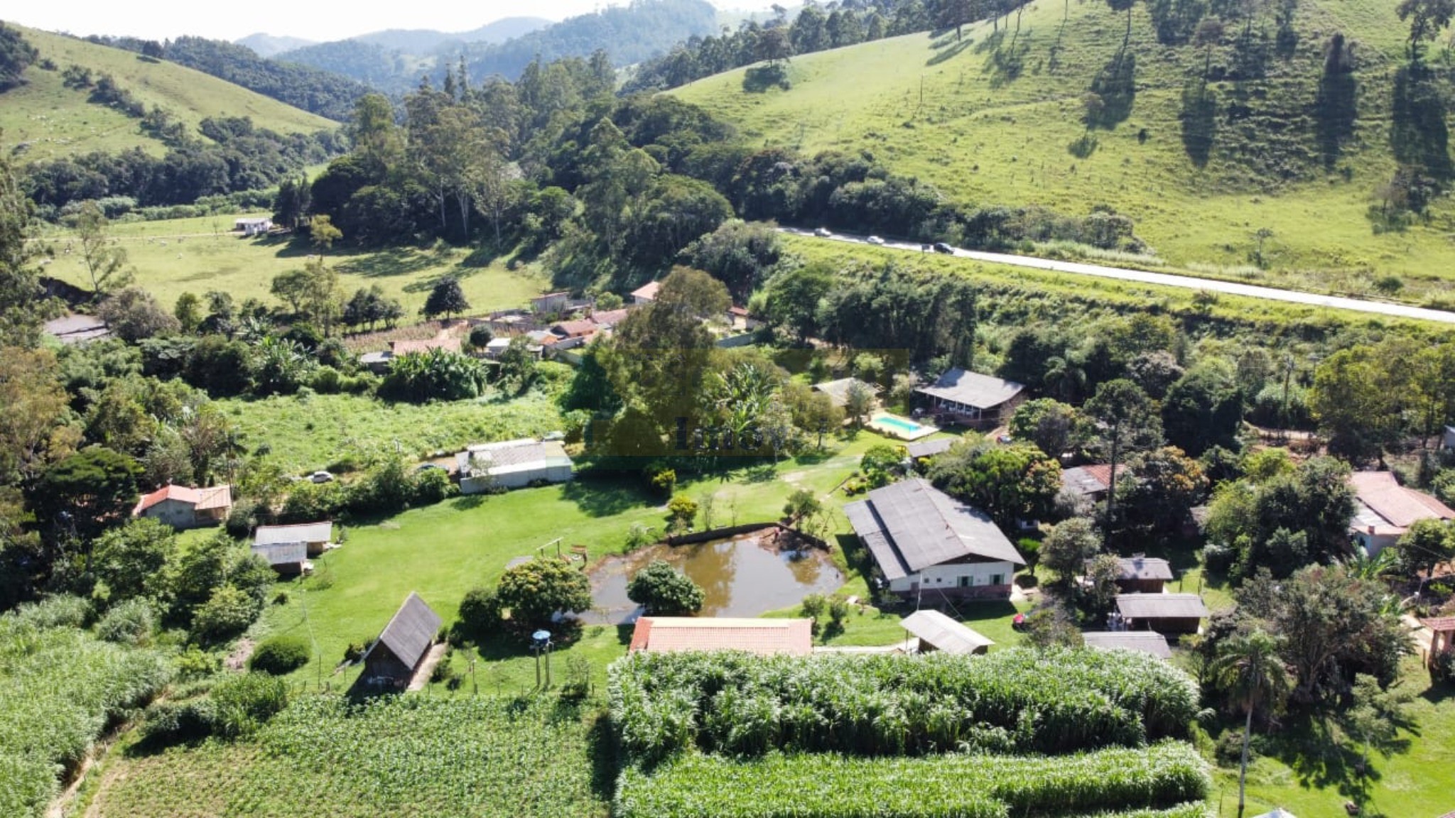 Sítio, 13 quartos, 10000 m² - Foto 3