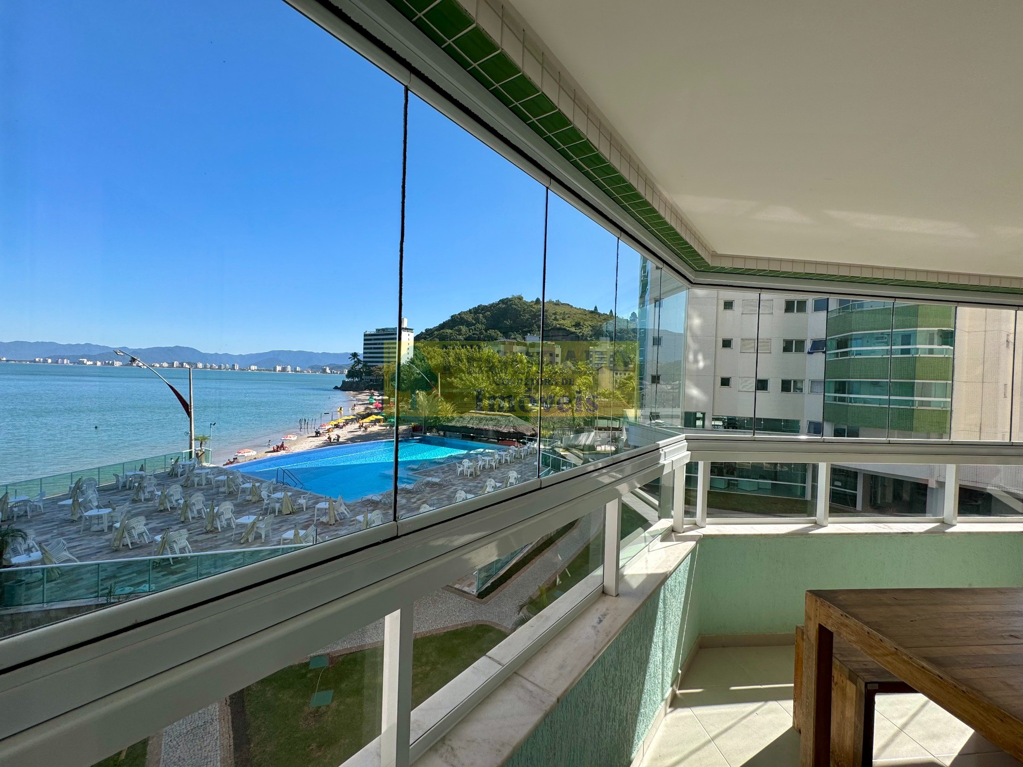 Imperdível Apartamento de Alto Padrão na Prainha em Caraguatatuba-SP: 2 quartos, 1 suíte, 2 salas, 2 banheiros, 1 vaga, 95m².
