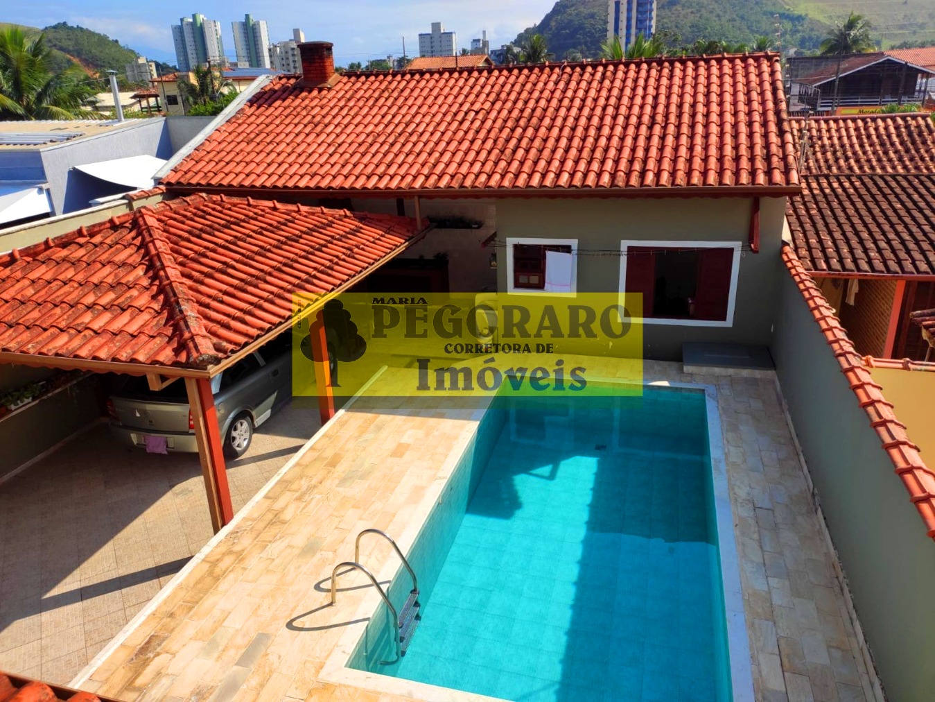 Casa à venda com 6 quartos, 250m² - Foto 2