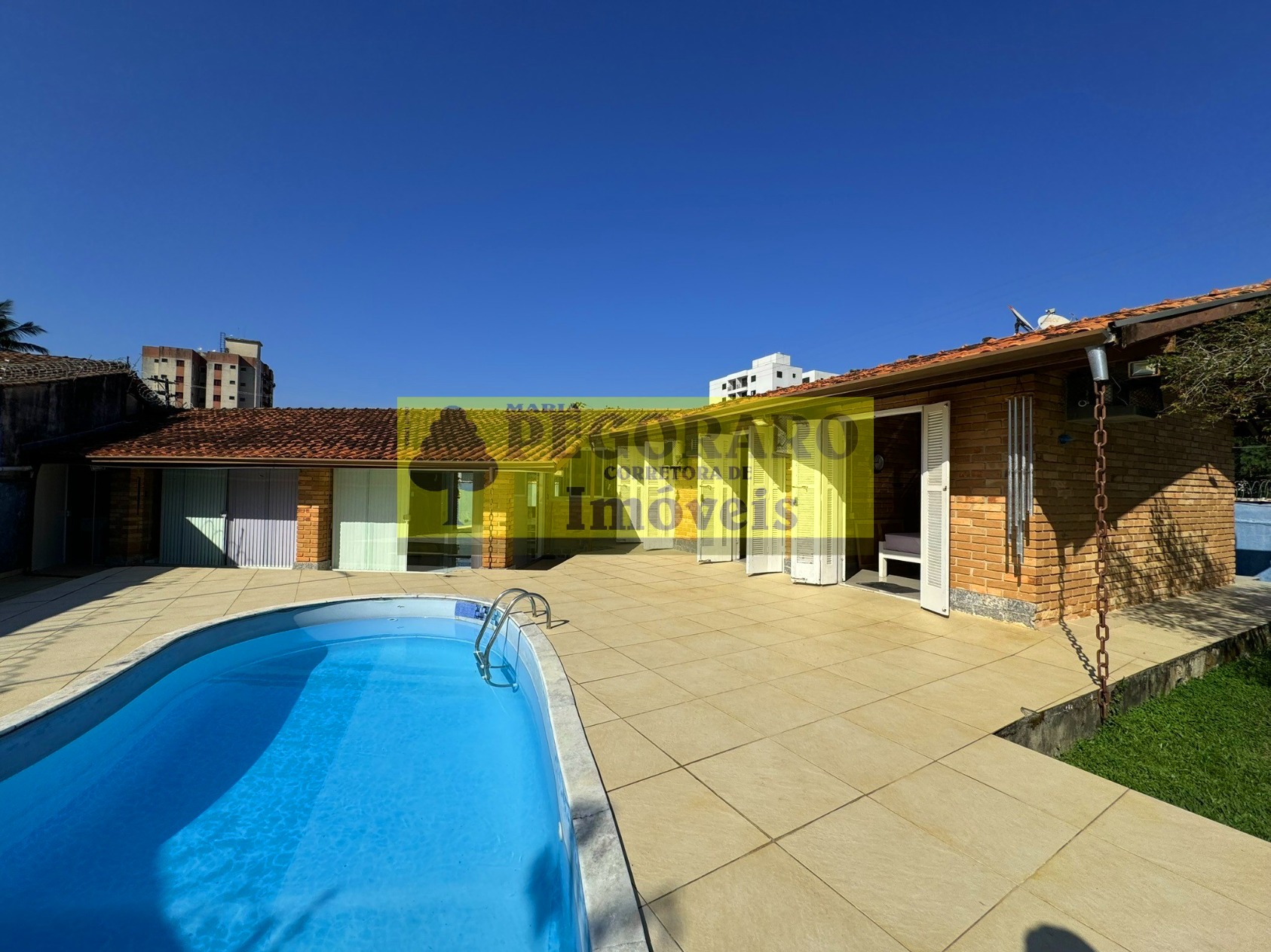 Casa à venda com 4 quartos, 250m² - Foto 2