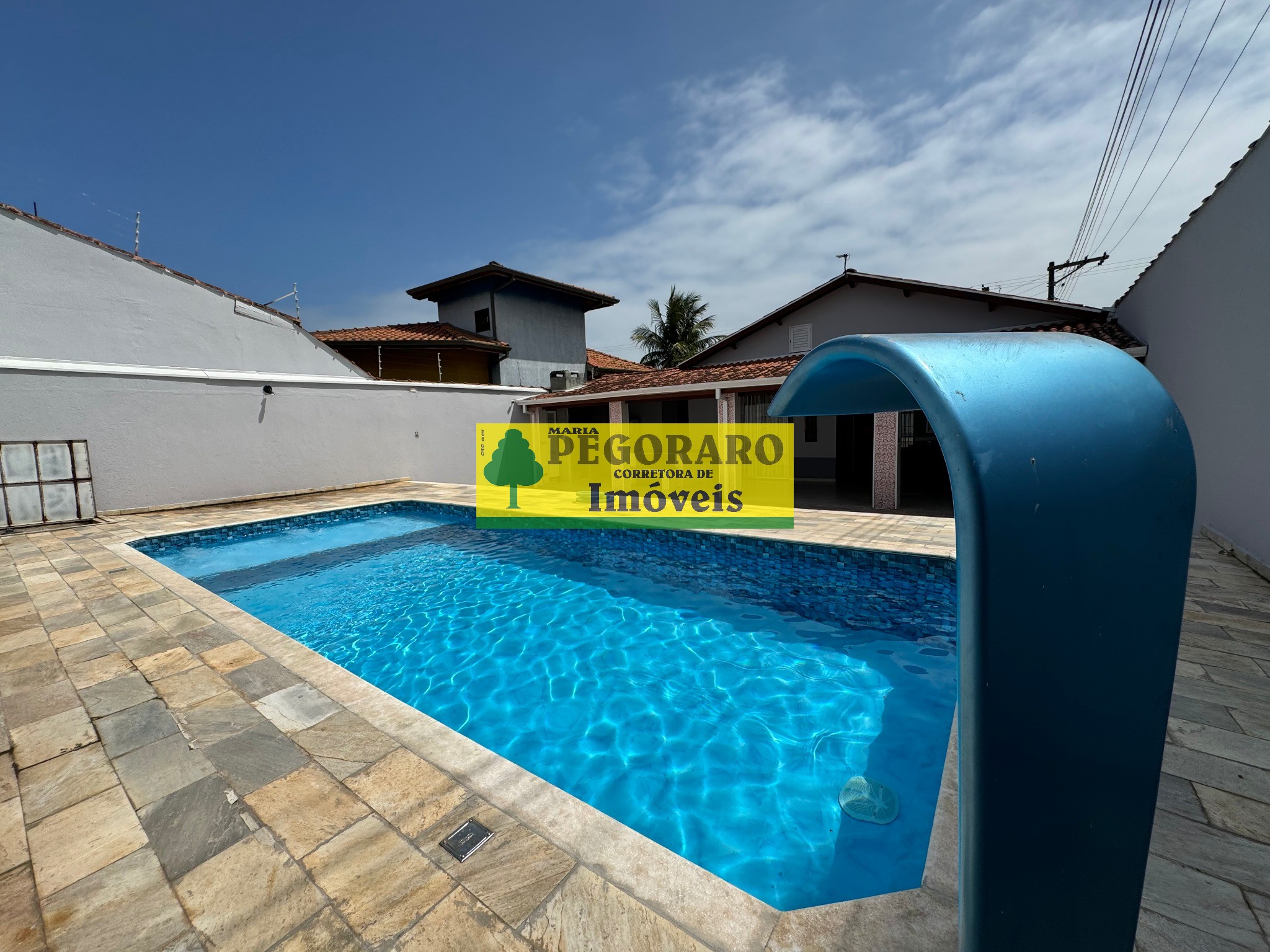 Imperdível oportunidade: Casa com piscina e área de lazer à venda na Martim de Sá em Caraguatatuba-SP, com 3 quartos, piscina e área gourmet!