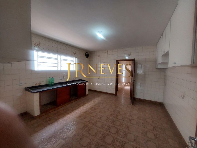 Casa à venda e aluguel com 3 quartos, 200m² - Foto 11