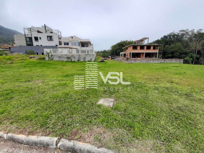 Terreno com 1.053 m² e viabilidade para construir 3 casas construção de alto padrão.