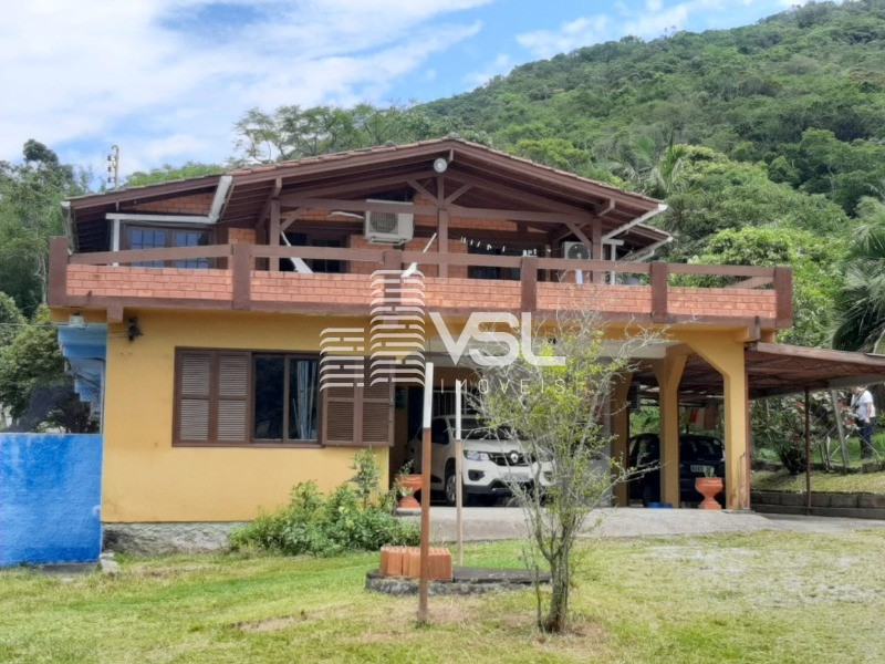 Chácara em Sambaqui, ideal para exploração do turismo, fazer pousada.