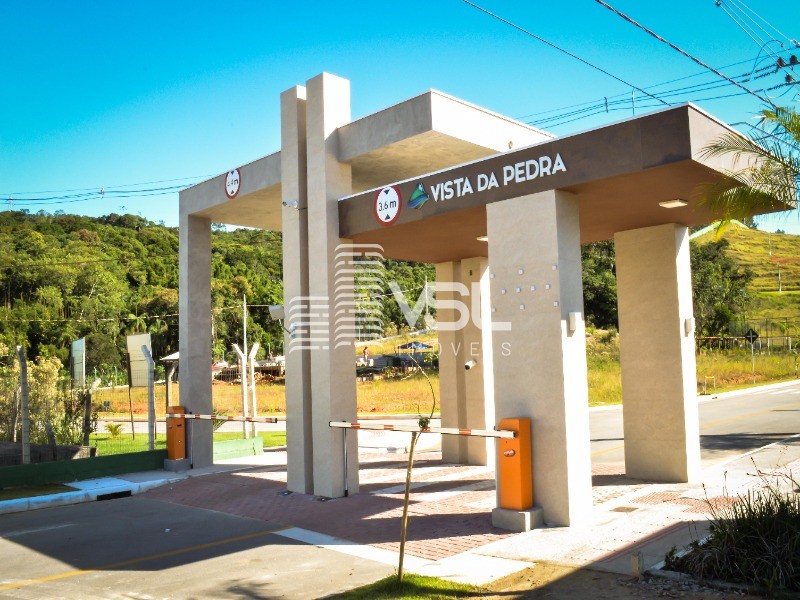 Terreno com 360 m² no Loteamento Vista da Pedra, infraestrutura completa