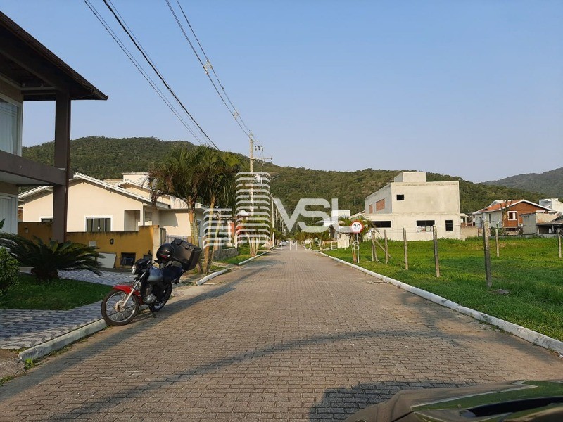 Terreno com 574 m² em condomínio, Vargem Grande