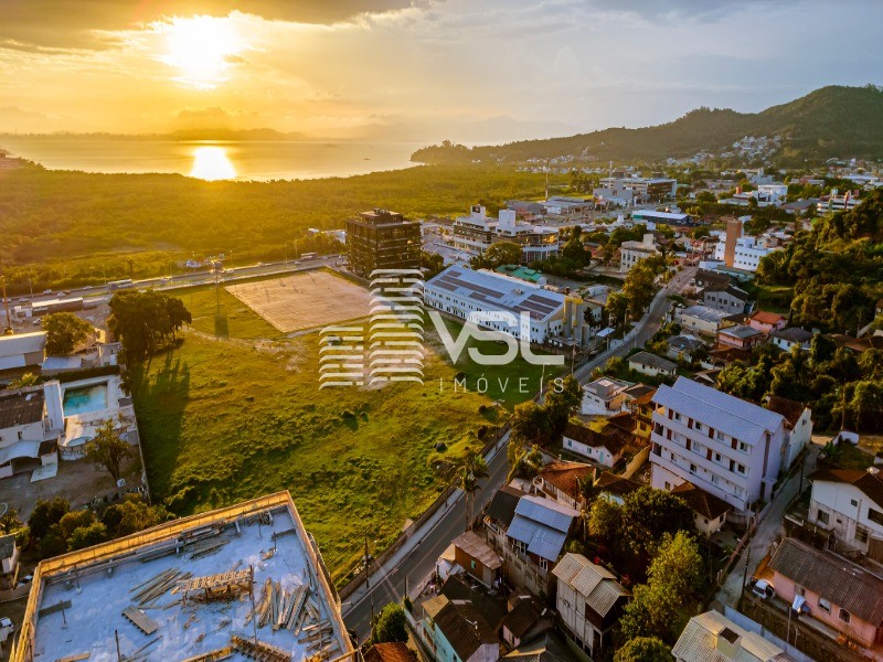 Apartamento 2 dormitórios sendo 1 suite, próximo ao Floripa Shopping