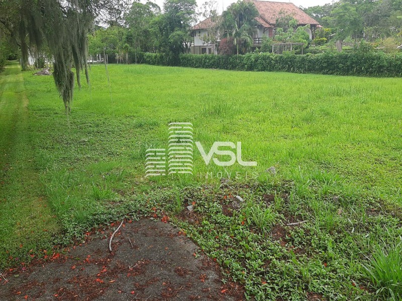 Terreno com 2,300 m², ESCRITURA PÚBLICA, completamente plano, no Ratones