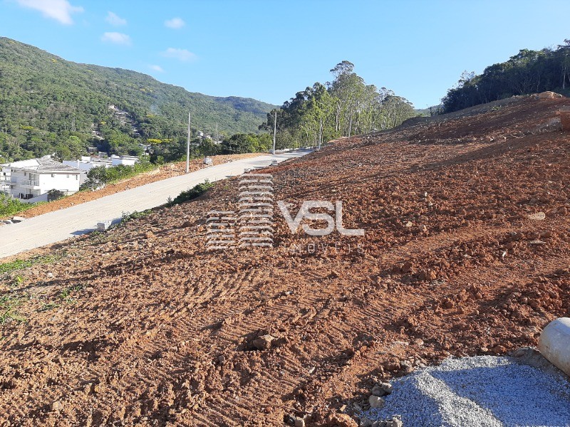 Terreno com 580 m², escritura pública, em loteamento no Córrego Grande