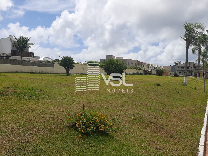 Terreno em condomínio, com 400 m², com área de lazer