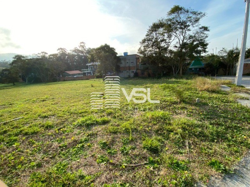 Terreno com 600 m² de área, viabilidade para até 3 ou 4 sobrados, Alameda Rio Vermelho