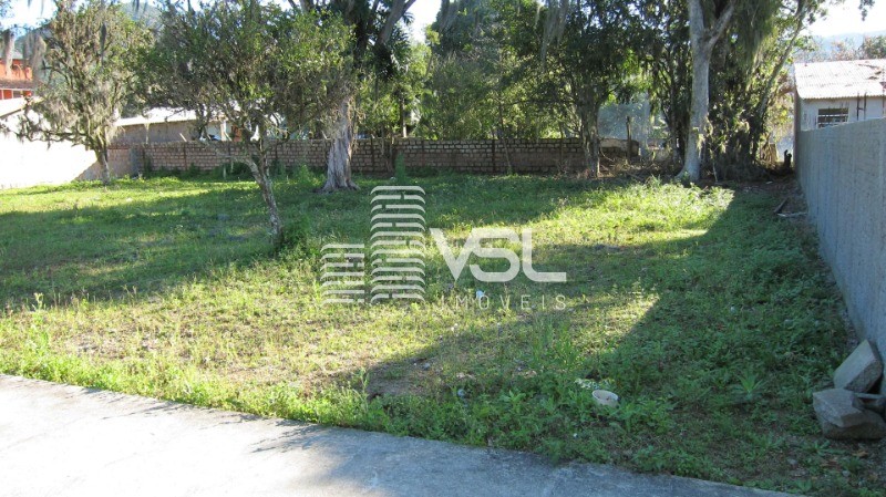 Terreno com 451 m², escritura pública no Ratones, em ótima localização