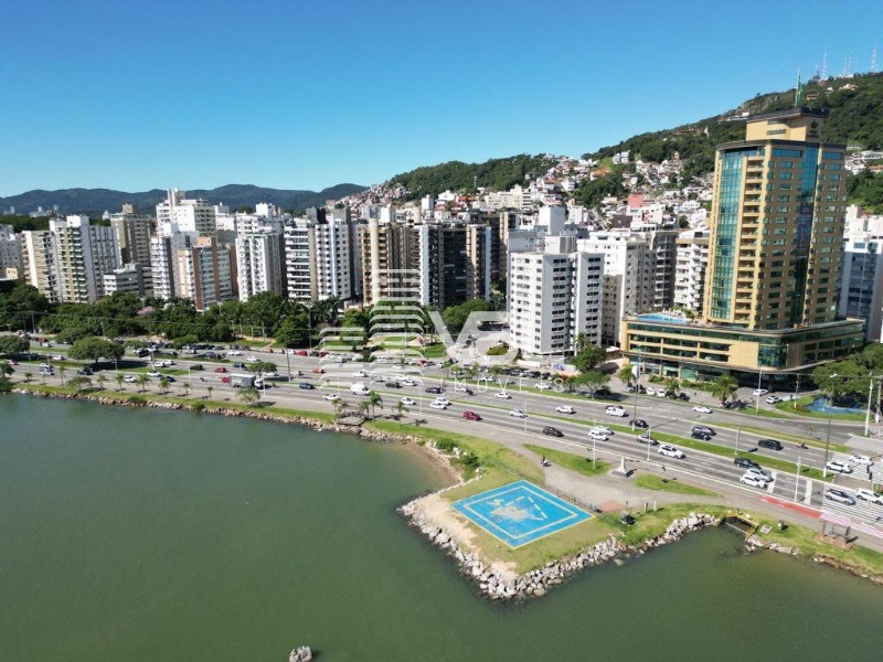 Apartamento com 3 suítes e duas garagens, vista mar, beira Mar