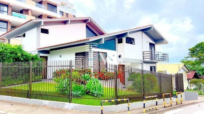 Casa com 4 dormitórios e linda vista mar, bairro Itaguaçu