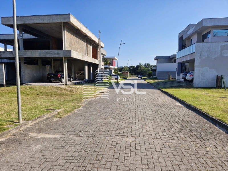 Terreno plano com 389 m² em condomínio fechado Vargem Pequena