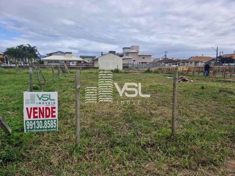 Terreno com 360 m² no bairro Carianos viabilidade ARM. 3.5