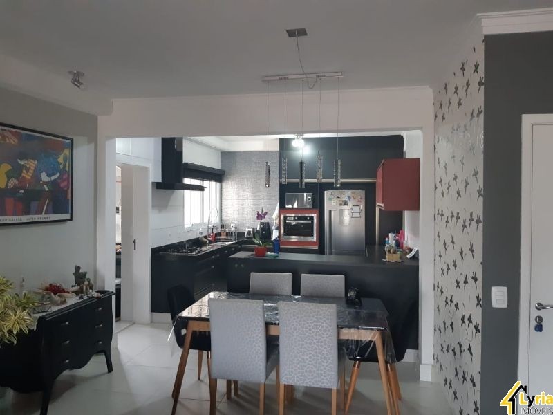 Apartamento à venda com 3 quartos, 96m² - Foto 1