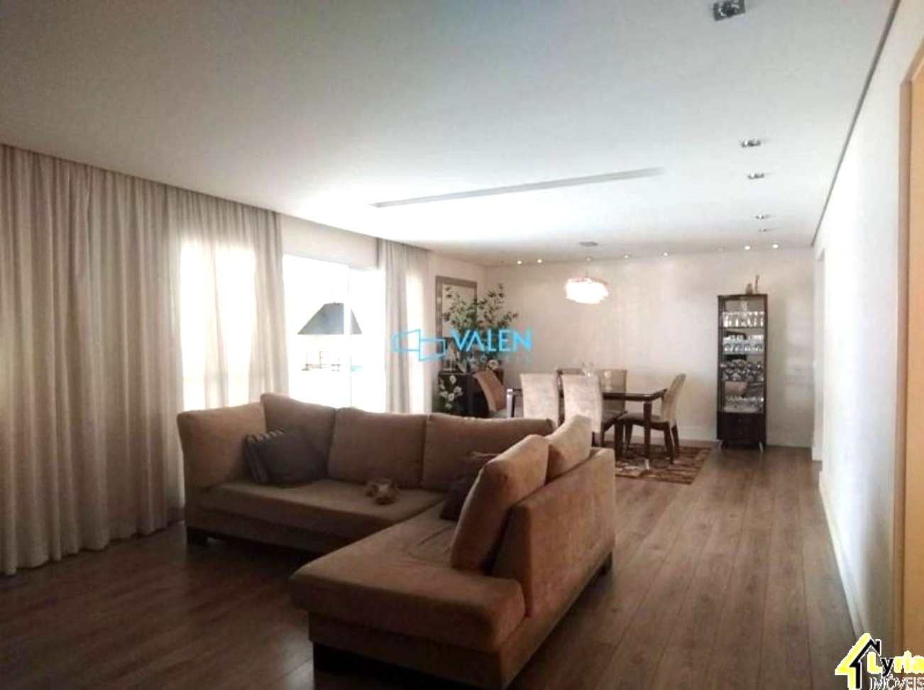 Apartamento à venda com 3 quartos, 166m² - Foto 2