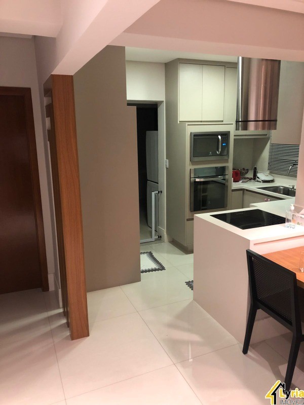 Apartamento à venda com 3 quartos, 142m² - Foto 2