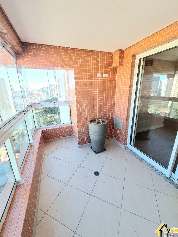 Apartamento à venda com 3 quartos, 101m² - Foto 2