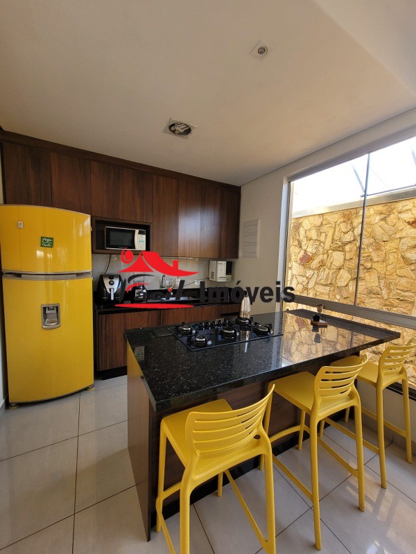 Casa à venda com 3 quartos, 245m² - Foto 5