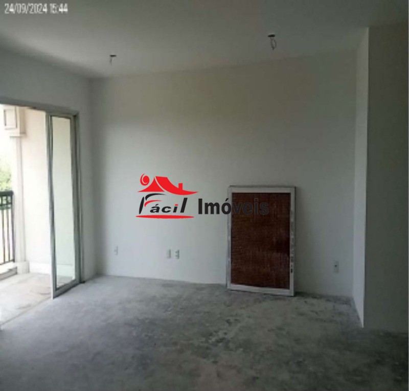 Apartamento à venda com 3 quartos, 123m² - Foto 2