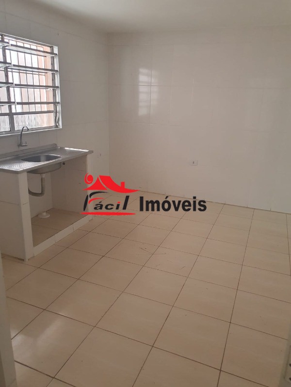 Casa para alugar com 2 quartos, 45m² - Foto 1