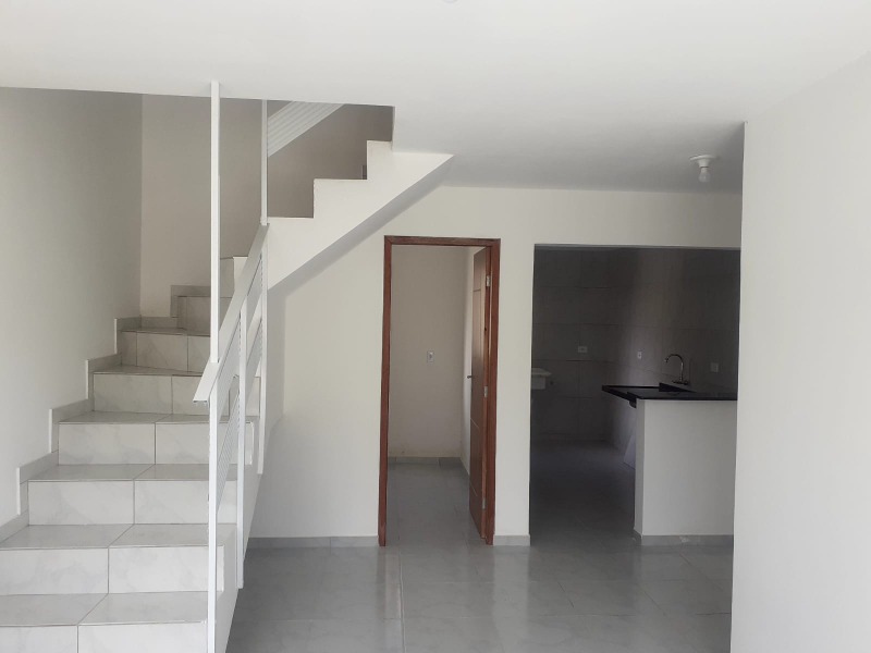 Casa à venda com 3 quartos, 120m² - Foto 2