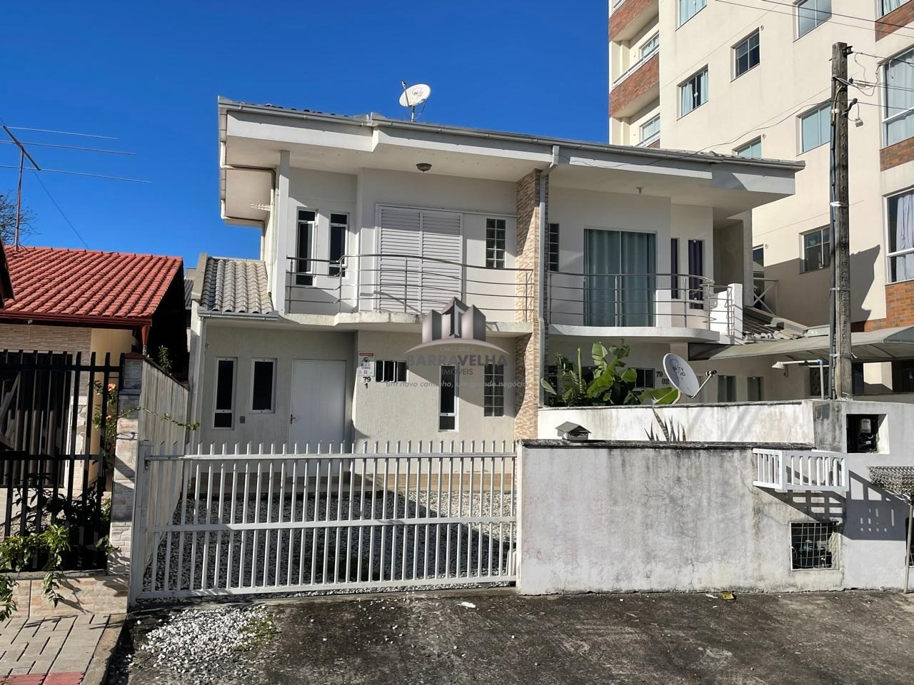 Casa para alugar com 2 quartos, 115m² - Foto 1