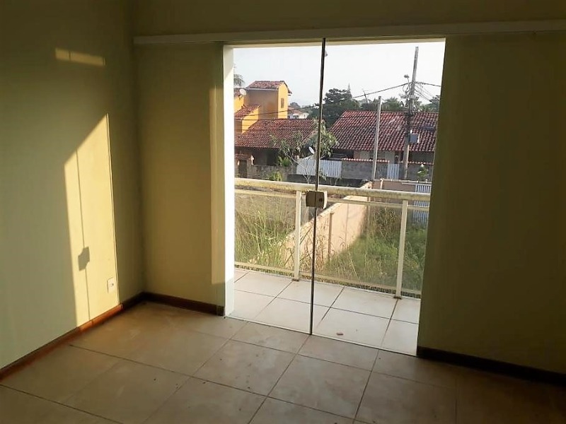 Casa à venda com 4 quartos, 130m² - Foto 1