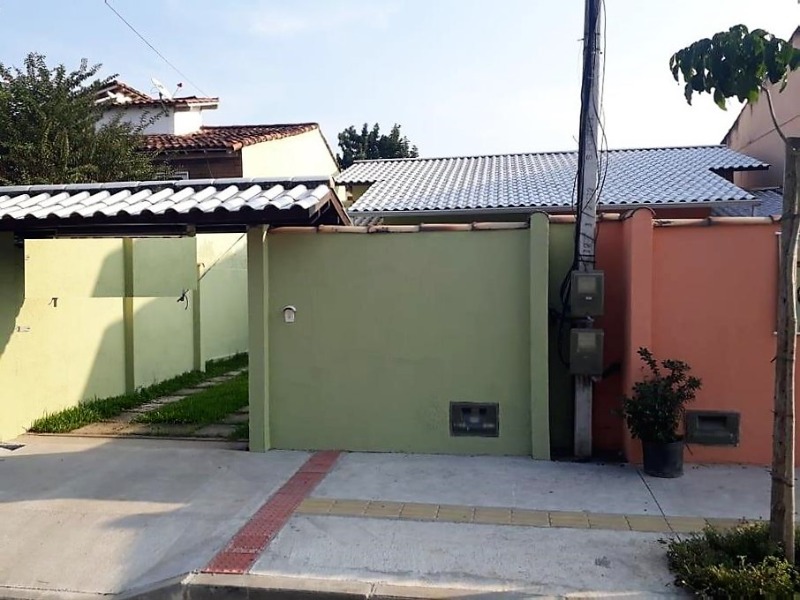 Casa à venda com 3 quartos, 106m² - Foto 1