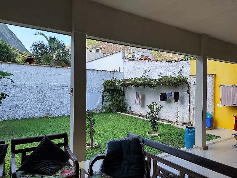 Casa à venda com 4 quartos, 300m² - Foto 3