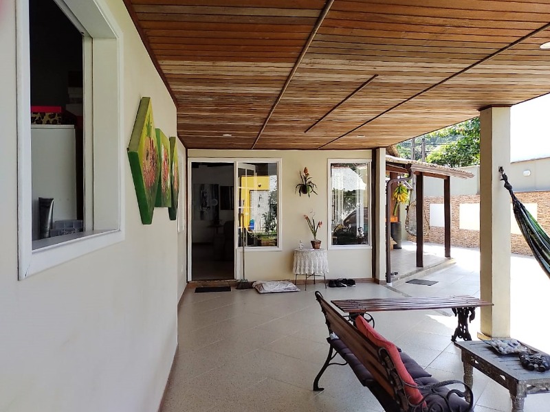 Casa à venda com 4 quartos, 300m² - Foto 2