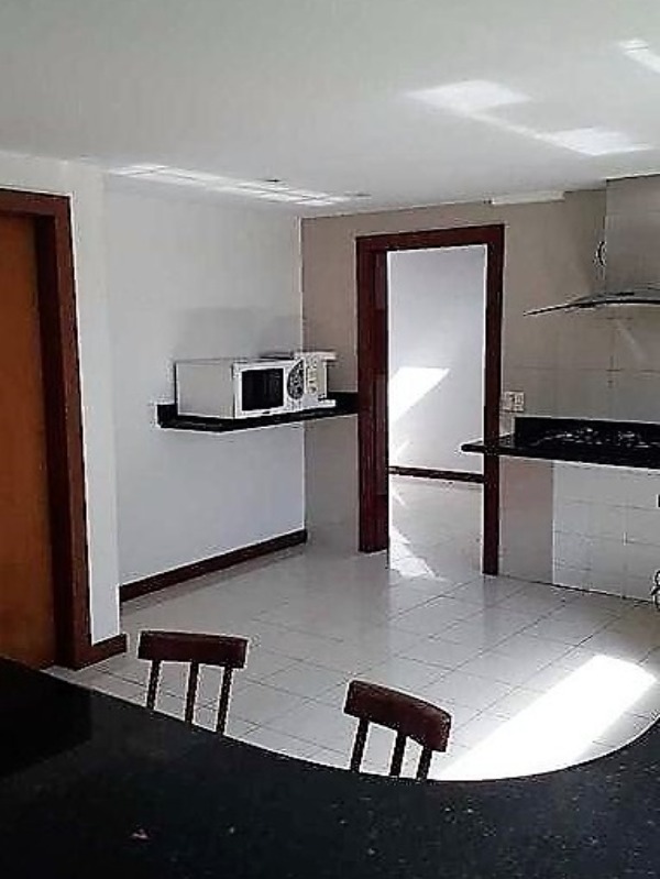 Casa à venda e aluguel com 3 quartos, 366m² - Foto 18