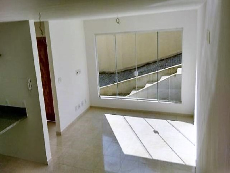 Casa à venda com 3 quartos, 116m² - Foto 1