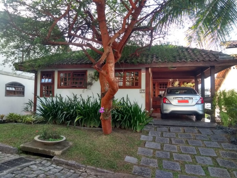 Casa à venda com 4 quartos, 199m² - Foto 1