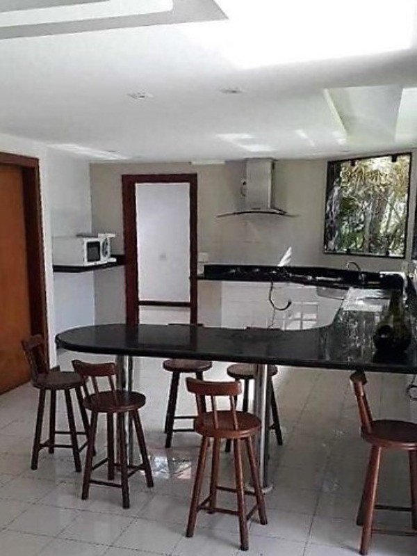 Casa à venda e aluguel com 3 quartos, 366m² - Foto 4